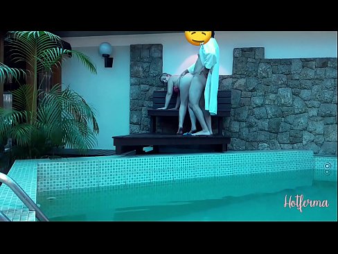 ❤️ Boss invitéiert Déngschtmeedchen an de Pool, mee konnt net engem waarm widderstoen ❌ Hausgemachte Porno bei eis