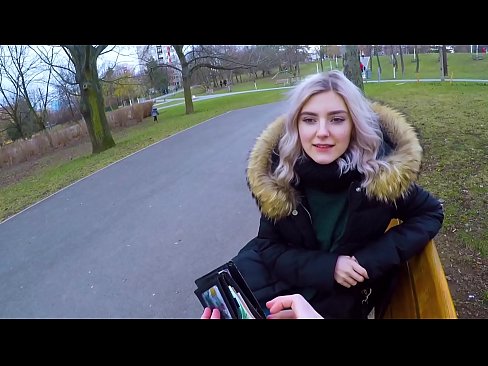 ❤️ Drénkt e Frieme säi waarme Spuer fir Suen - Blowjob am Park vum Eva Elfie ❌ Hausgemachte Porno bei eis